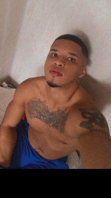 ALEXIS ARARAT_ model hot img