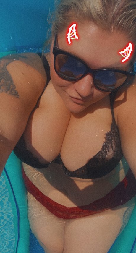 PoppyR97 art pornstar photos