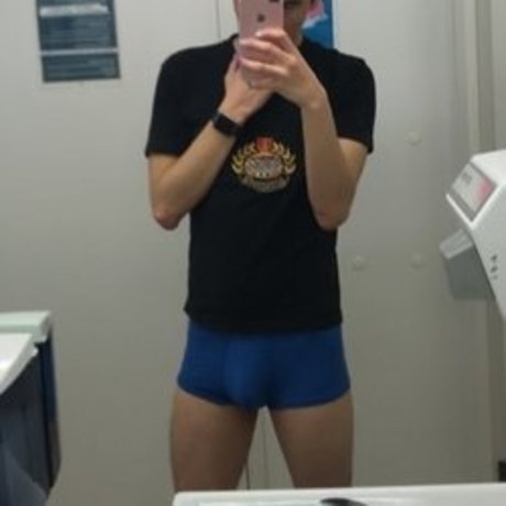 _pole free model pic