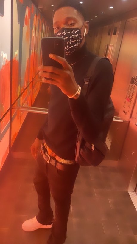 sneaky link_ naked model images