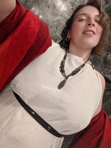 Domme Philippi model nude pic