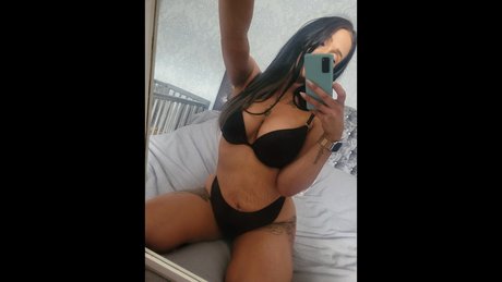 Queenred11 model xxx picture