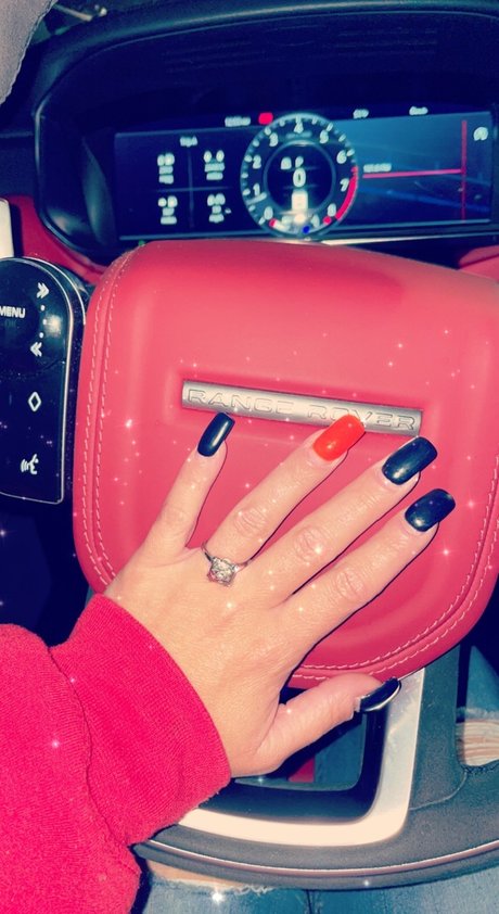 Carissa Mendoza model erotic picture