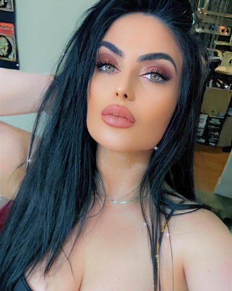 QueenofPersia naked pornstar photos