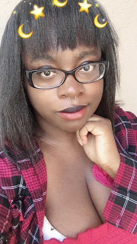 Queenashii star nude photos