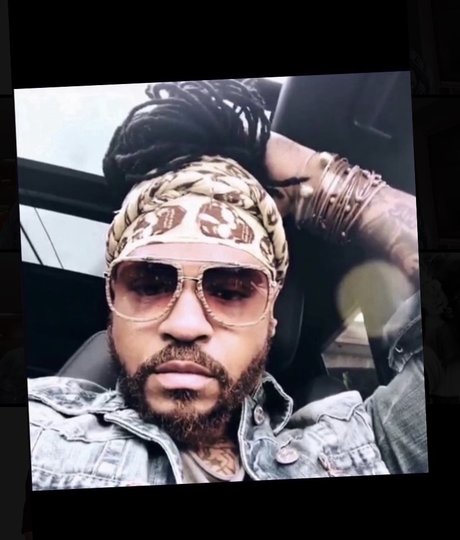 QLoveBug pornstar nude pics