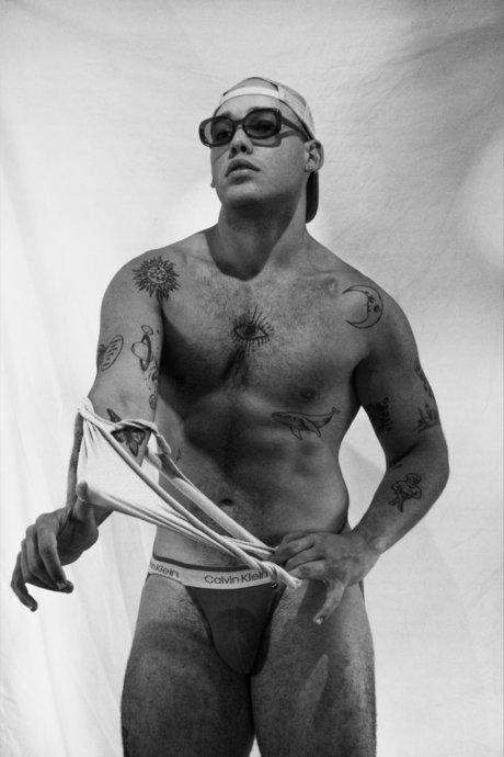 Oscar Miguel model naked photos