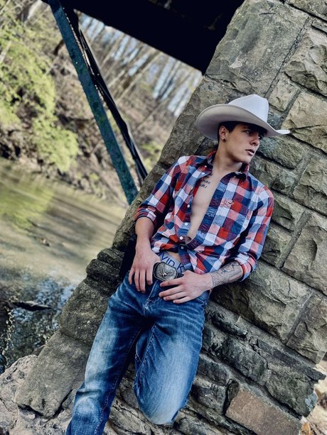 Riley Dale star photo