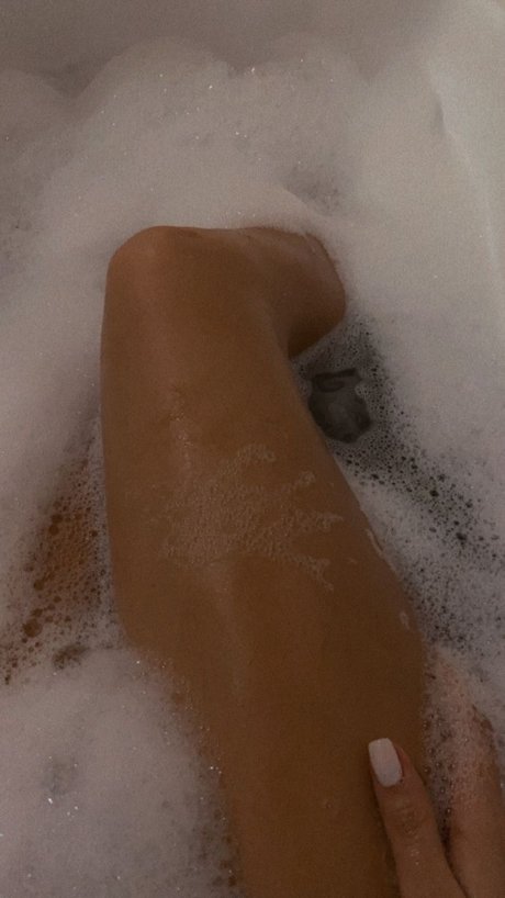 Raqui naked model photo