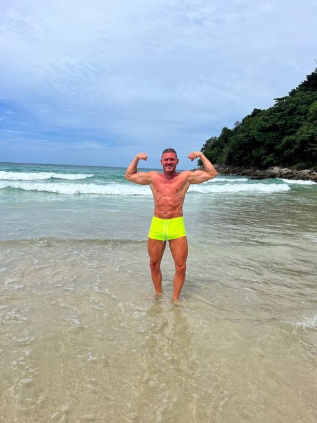 PUSSY HUNTER star photo