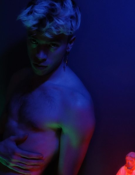 Miles Manson nice model pic