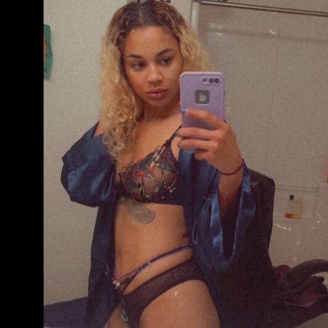 Martha DiFine Escobar_ model hd image