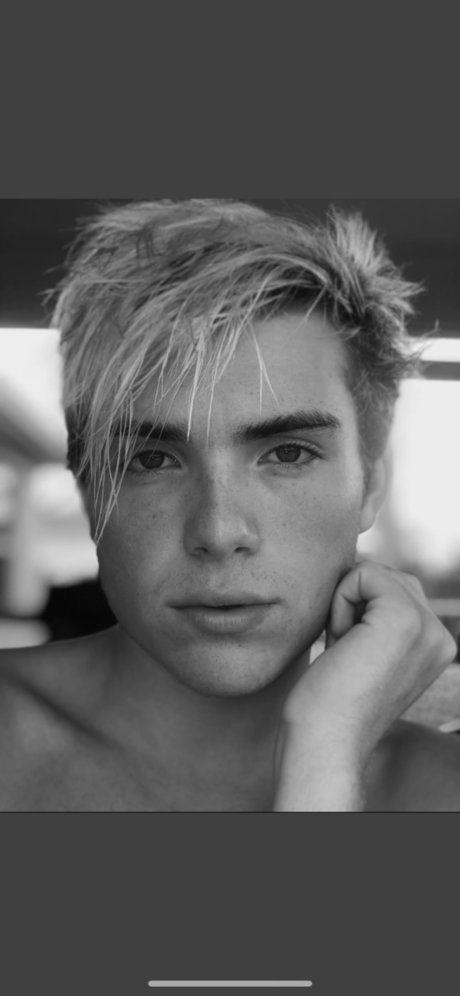 Ashton Kole star nude images