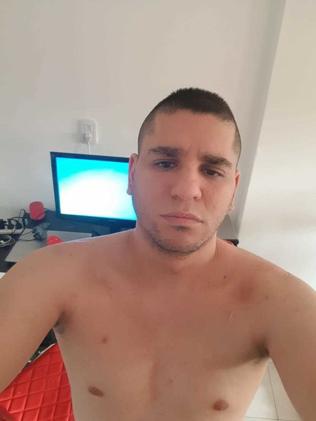 Mauricapital nudes model pic