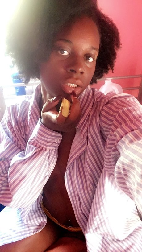 NilahJa04 model adult pics