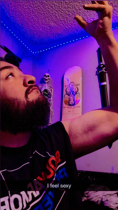 masked swagger star nude image