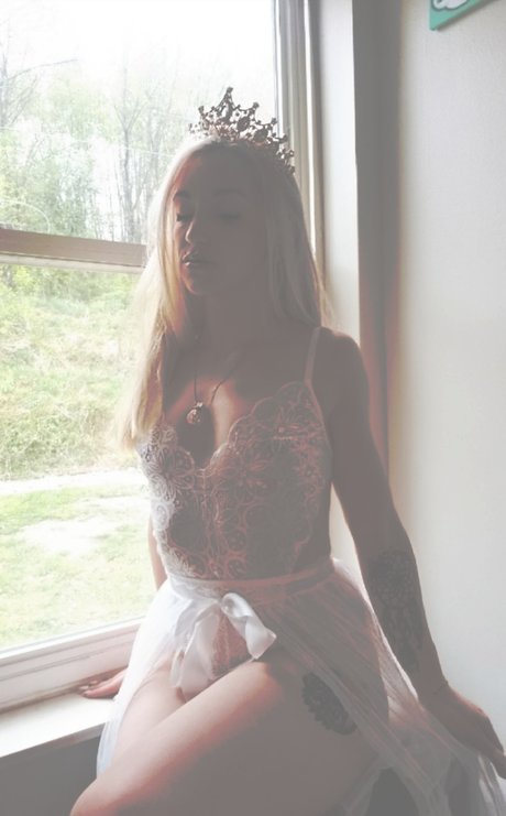 Mary Jane Olivia nudes model pic