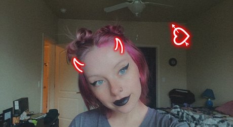 _Mary breeding addict model free photo