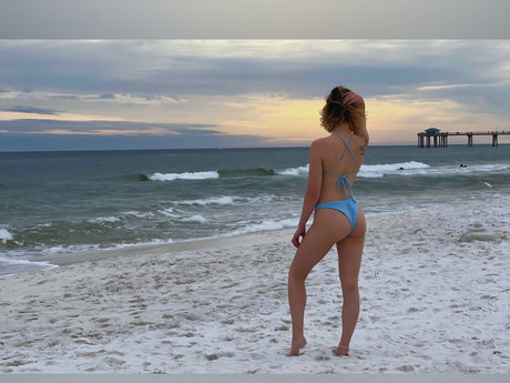 BeauBrookeOfficial model naked photo