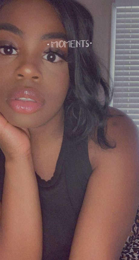 Cinnamon Kiss_ star nude picture