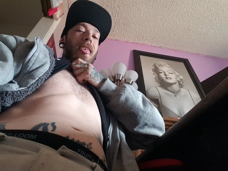 Loadie6 model nude pics