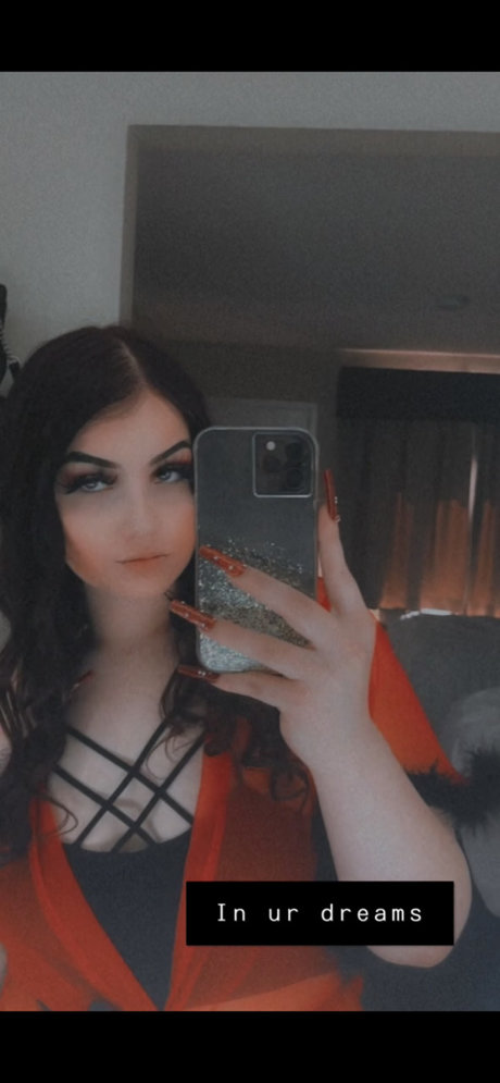 Mercedess_ hot model image