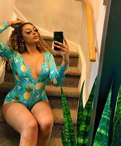 Meleeyak pornstar pretty photos