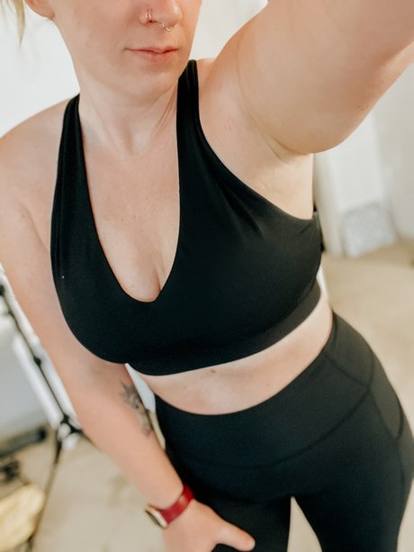 Amalia Rayne sexy pornstar galleries