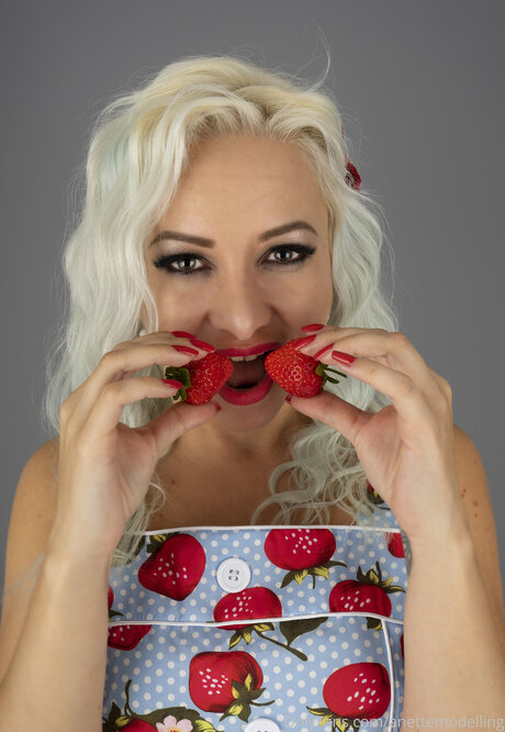 Aneta Hradecka nude actress pictures