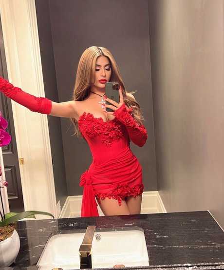 Amelia Maltepe hd actress gallery