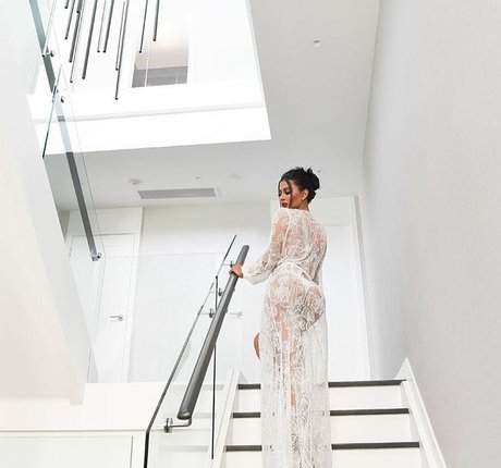 Amelia Maltepe xxx model pictures