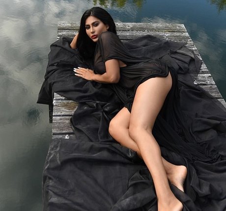 Amelia Maltepe free star archive