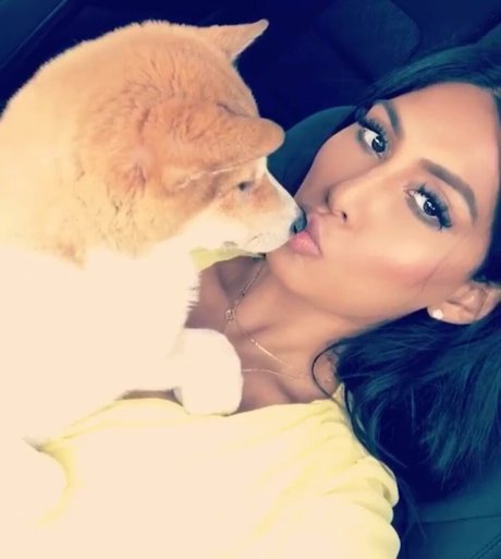 Amelia Maltepe model perfect pictures