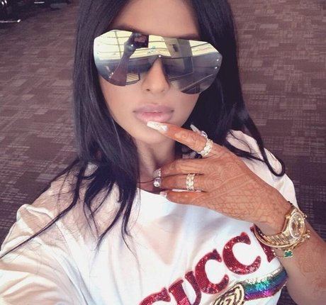 Amelia Maltepe free pornstar pics