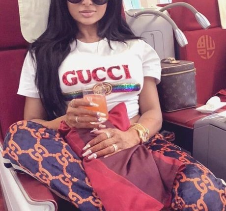 Amelia Maltepe hot model picture