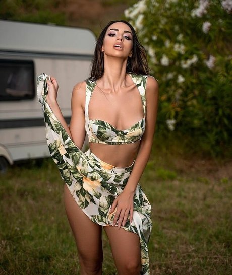 Leila Kraja pornstar pretty archive