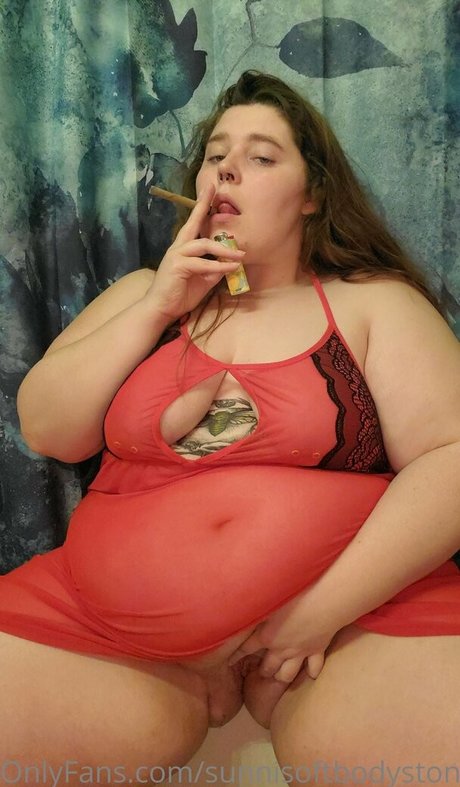 sunnisoftbodystoner star nude photos