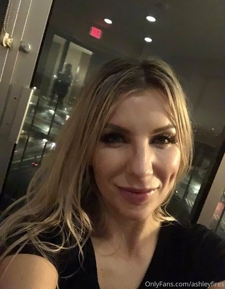 ashleyfires star nude photo