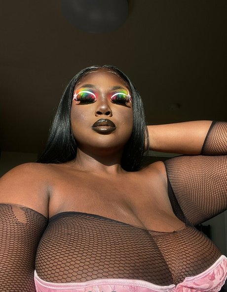 kianakakez sex actress pic