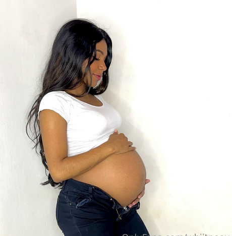 whiitneey hot model pic