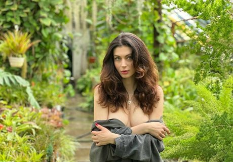 Unrealspicegirl porn star picture