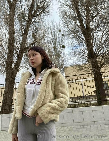 elliemooree perfect star photos