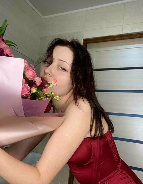 elliemooree high quality actress pic