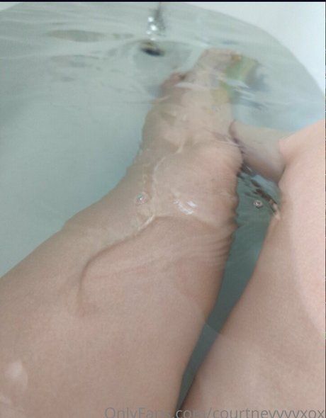 Courtneyyyyxox exclusive model pictures