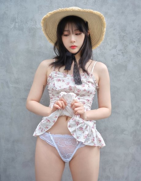 babe brunette onlyfans exclusive photo