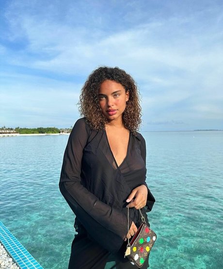 Paola Locatelli star beautiful img