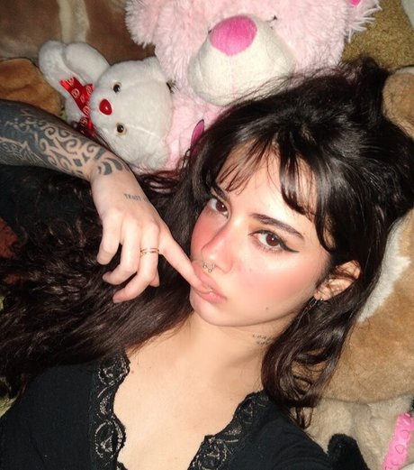 meli777 naked actress picture