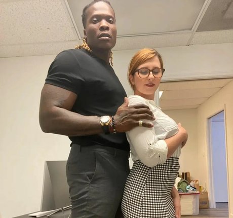 Bess Breast naked pornstar pic