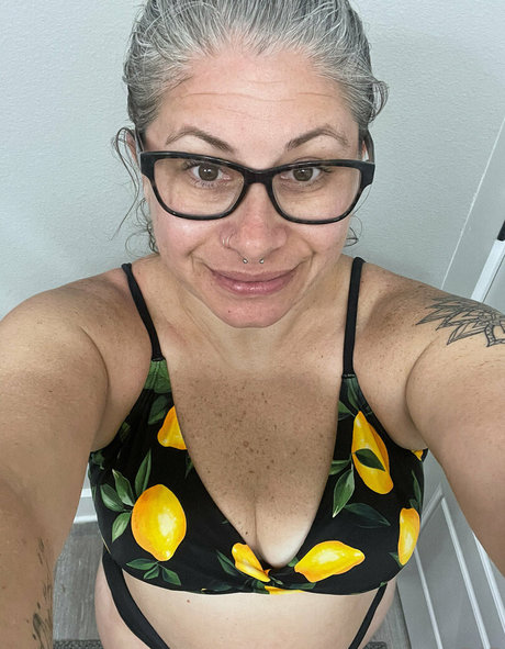 curvy4urpleasure exclusive model img