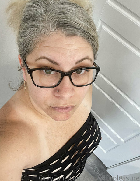 curvy4urpleasure star nudes gallery